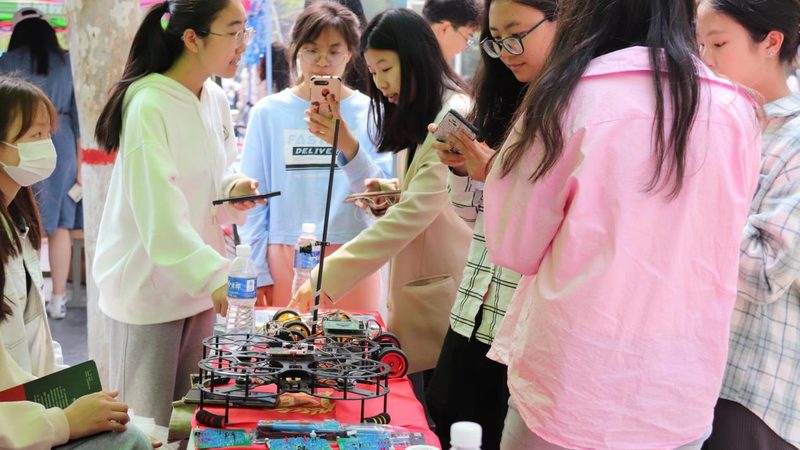 代理加盟企业应具备较强的技术实力，能够提供稳定的标识解析服务。这包括：